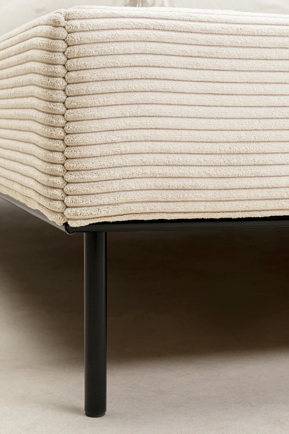 Flash Sale Bed East Side Cord Creme 180x200cm Bedden|Kasten